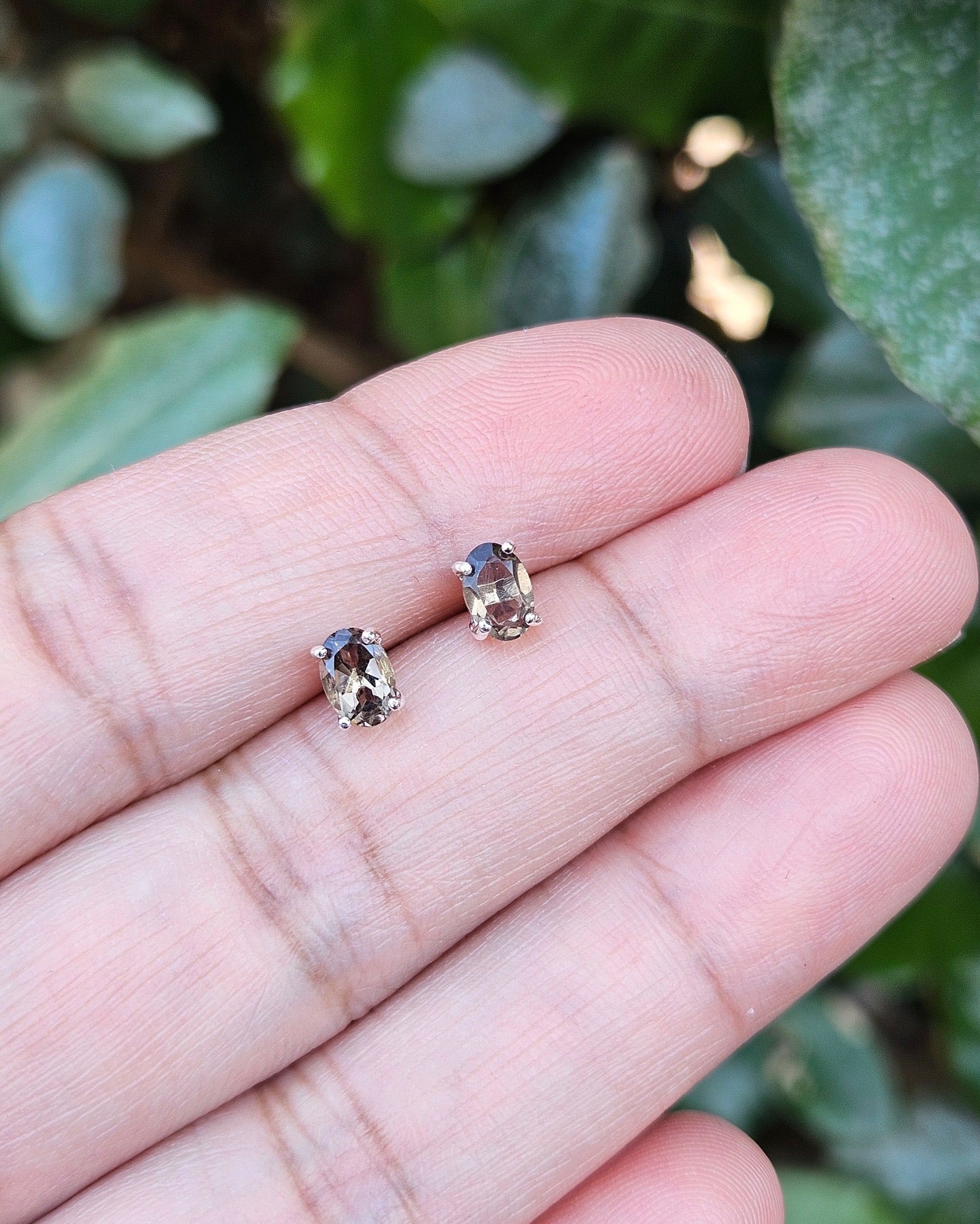 Rookkwarts Ovale Oorknoppen