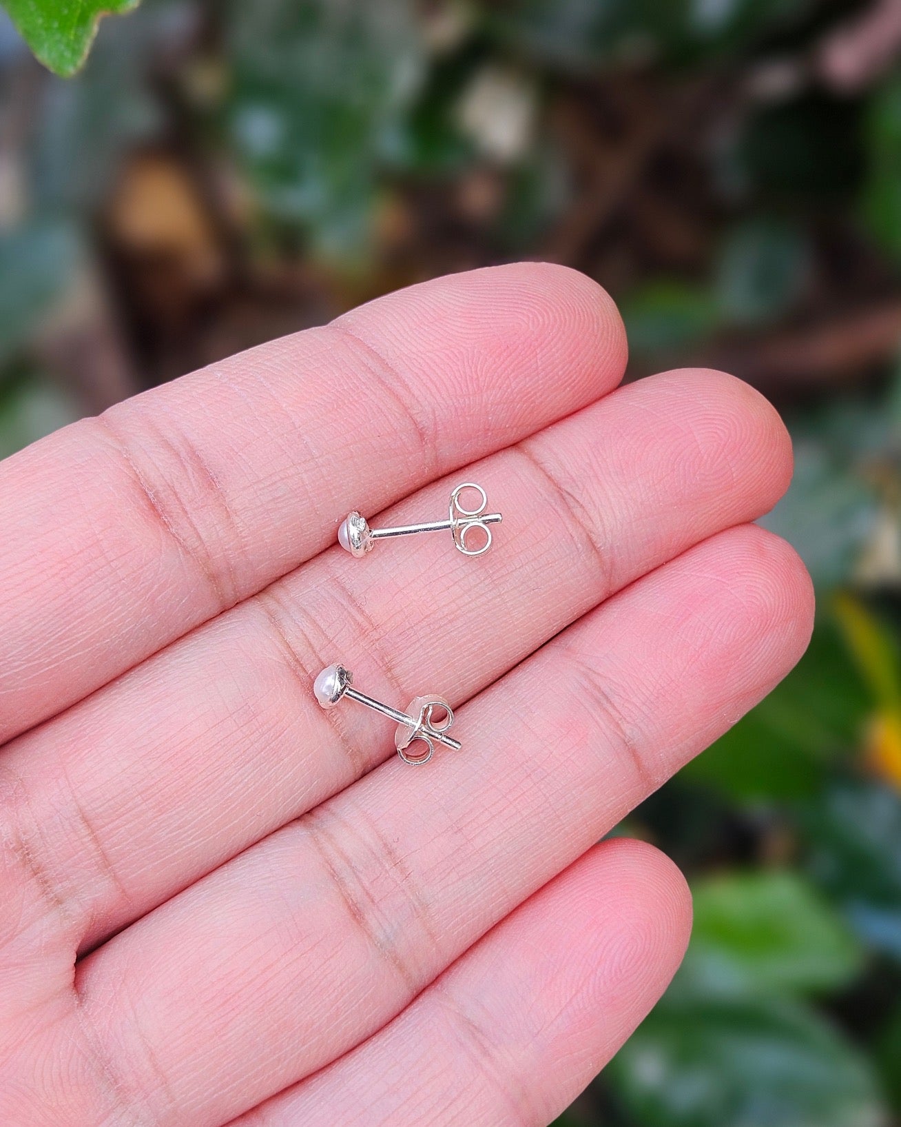 Freshwater pearl stud earrings Farah