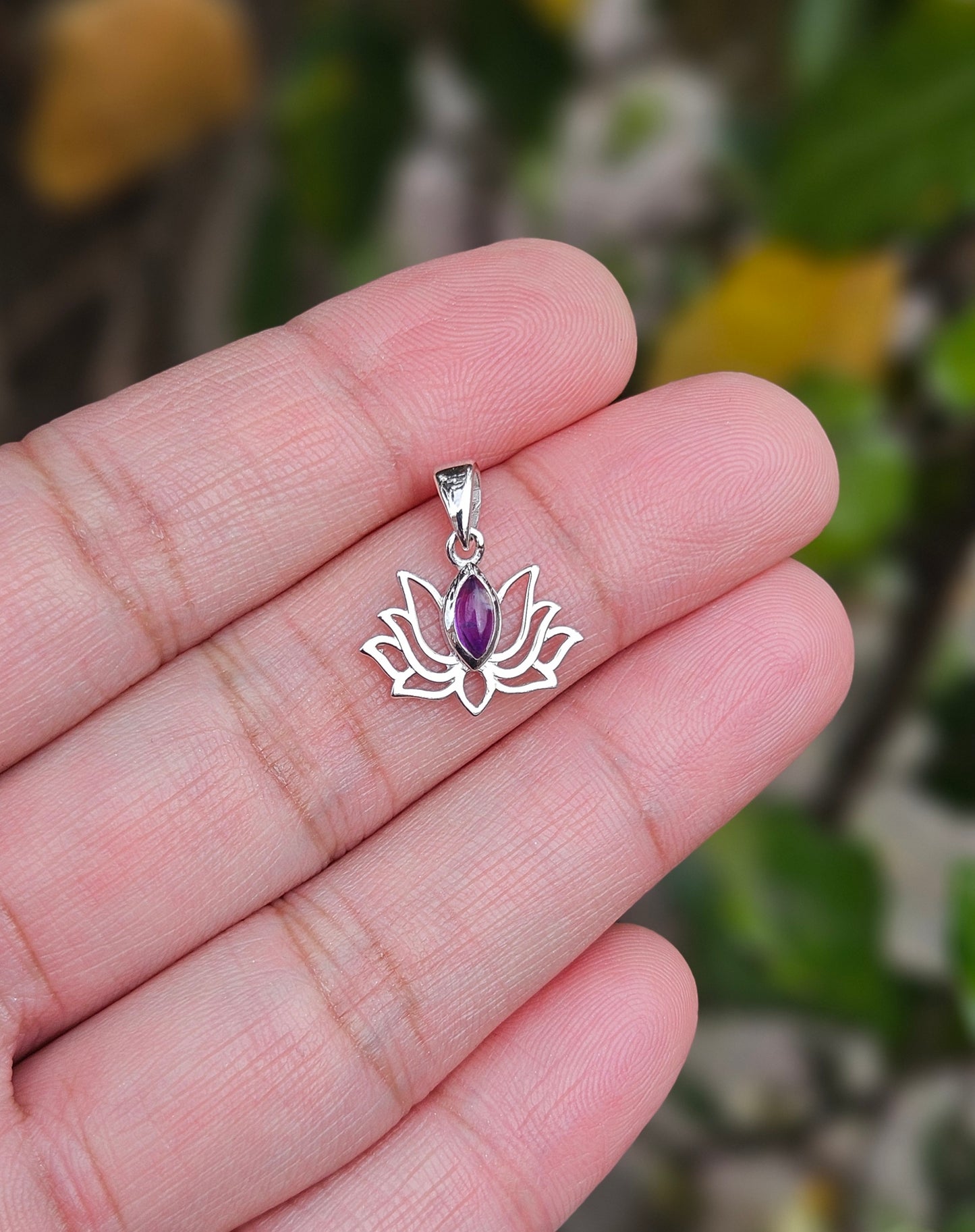 Amethist Lotus Hanger