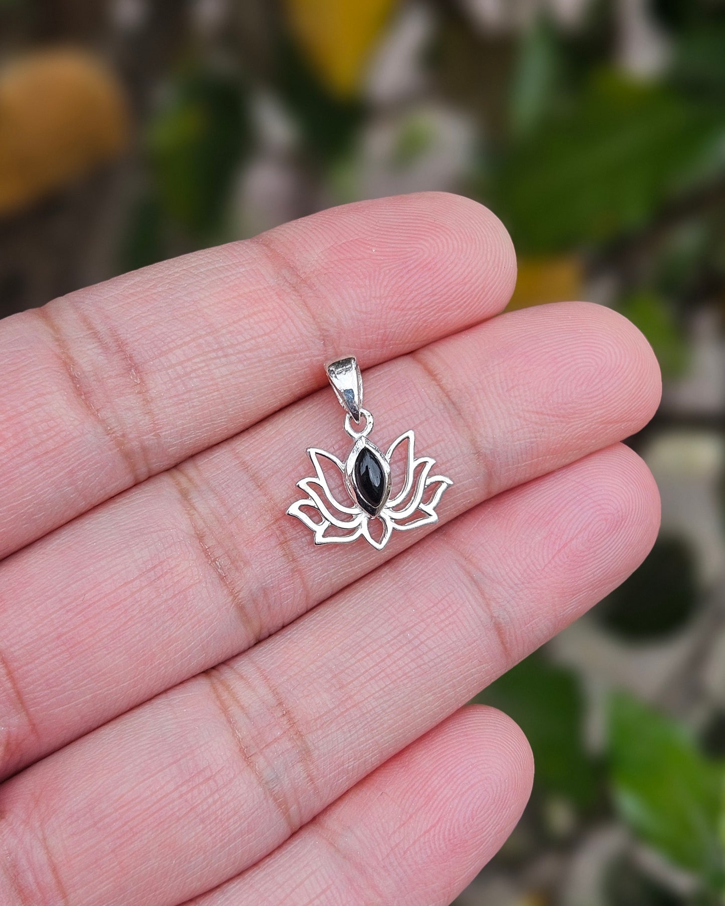 Onyx Lotus Hanger