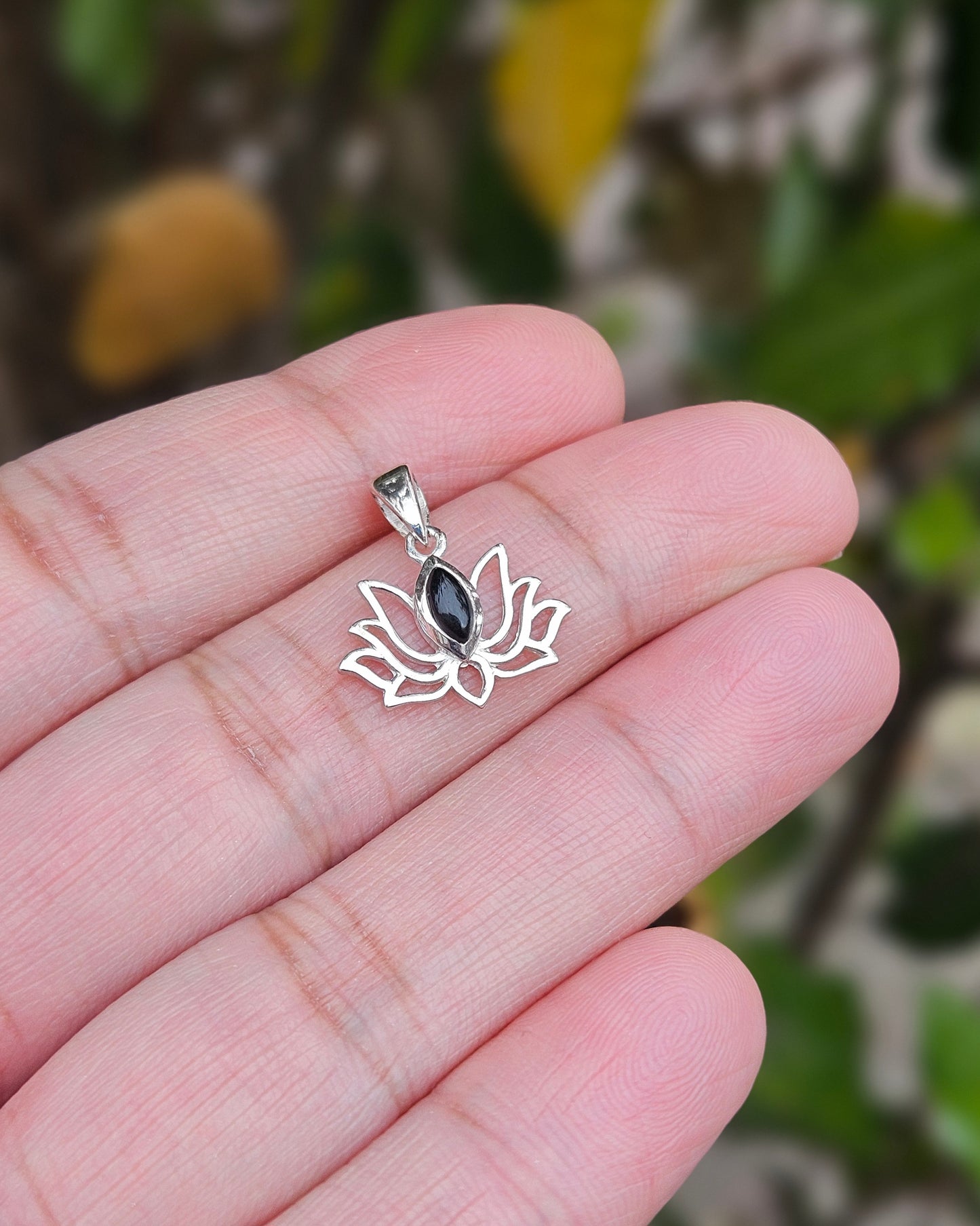 Onyx Lotus Hanger