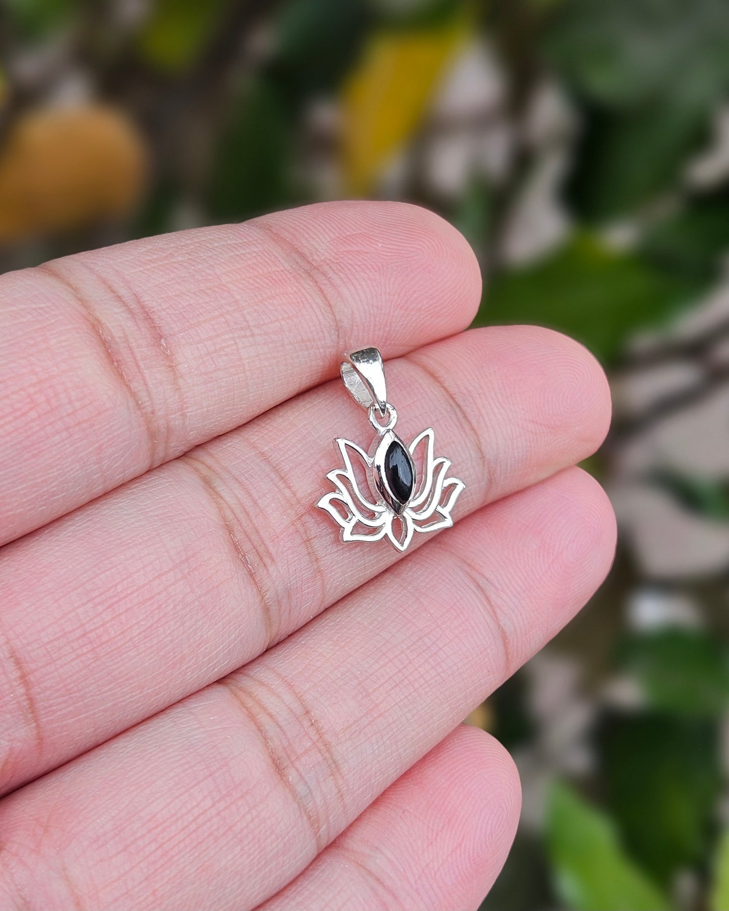 Onyx Lotus Hanger