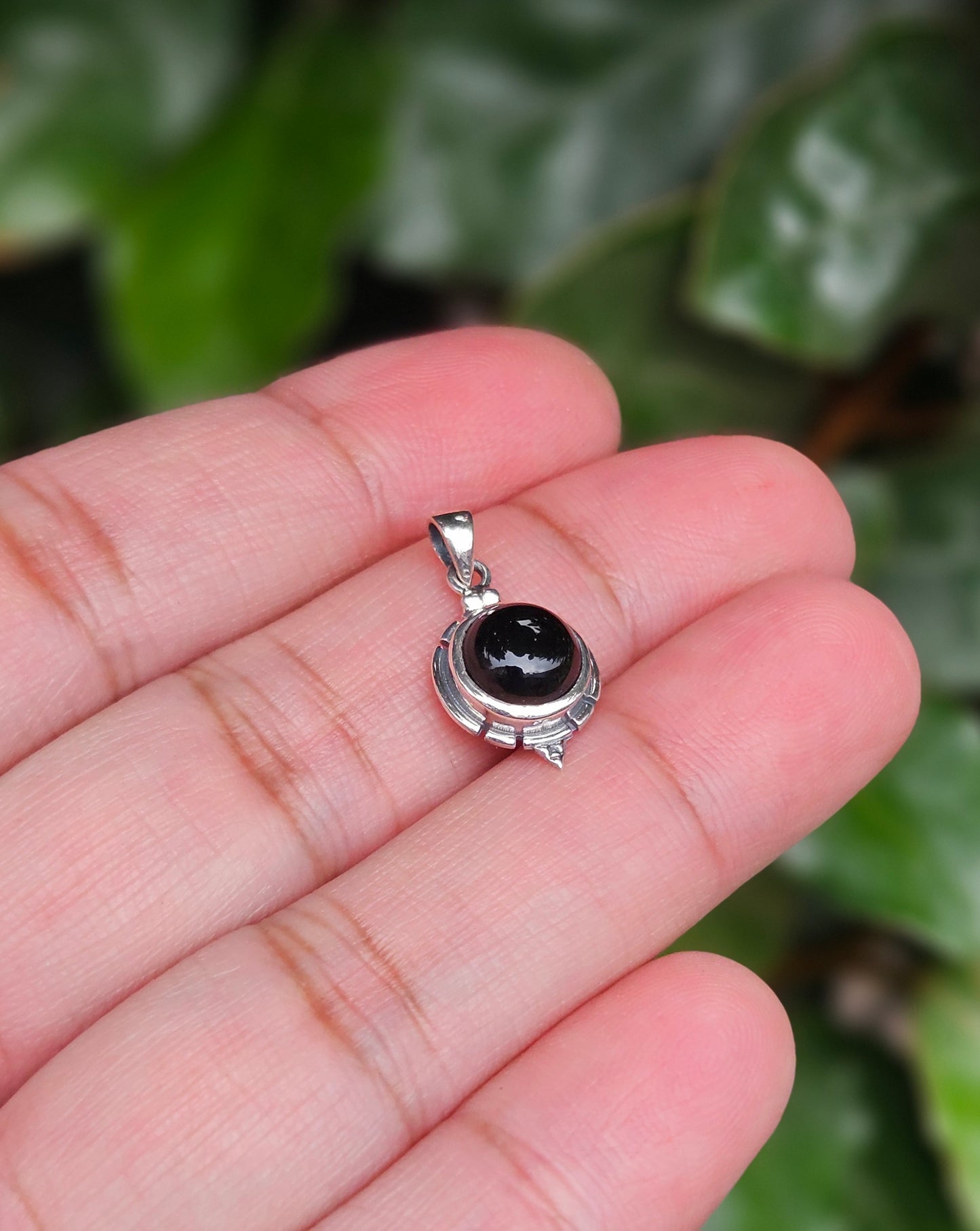 Onyx Pendant Lotta