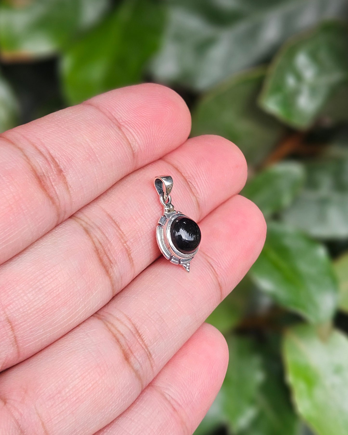 Onyx Pendant Lotta