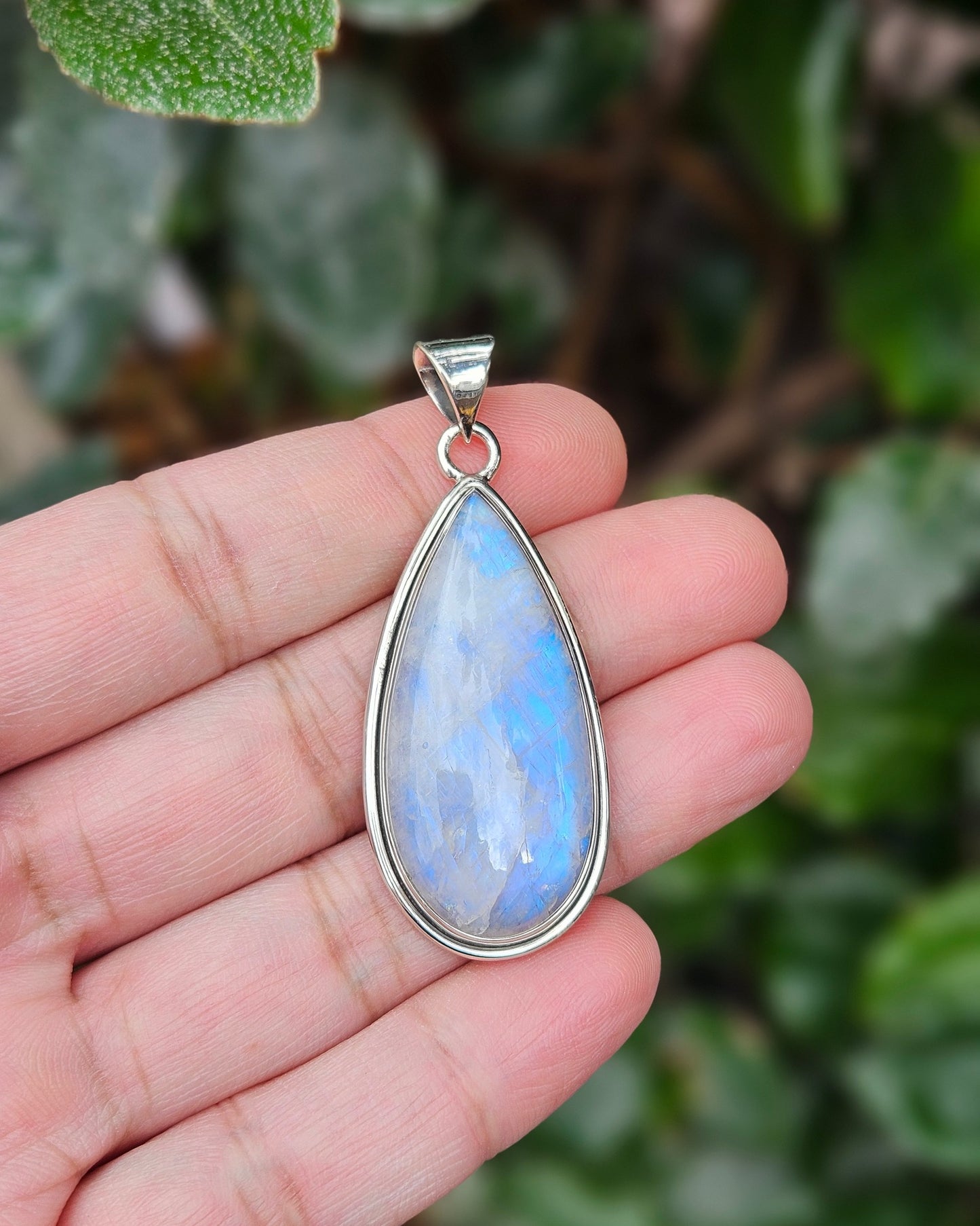Elongated Moonstone Pendant Genet
