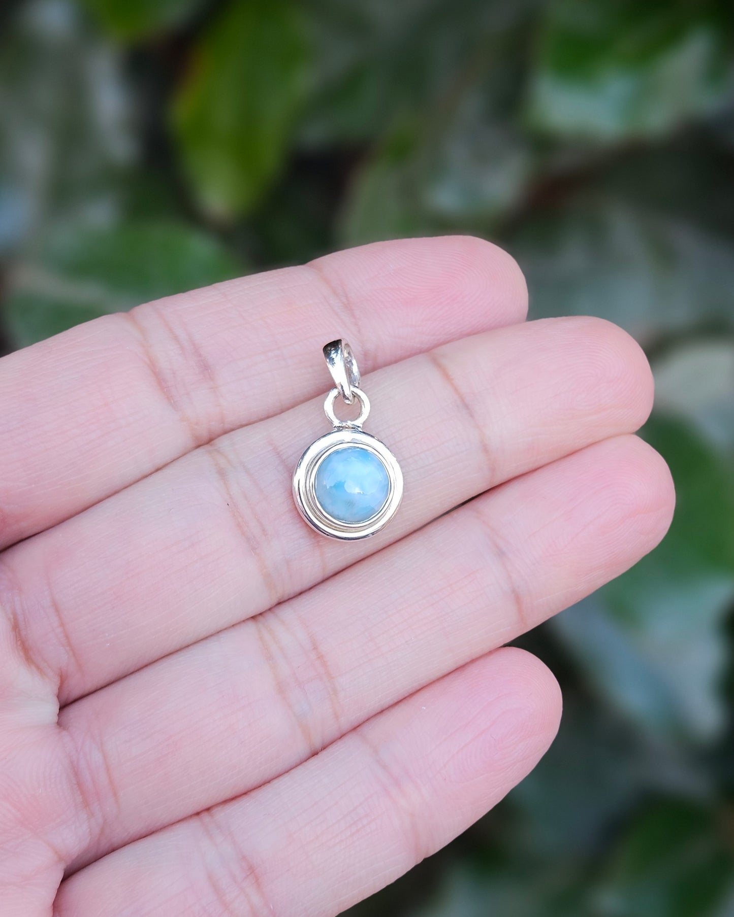 Larimar Hanger Dominica