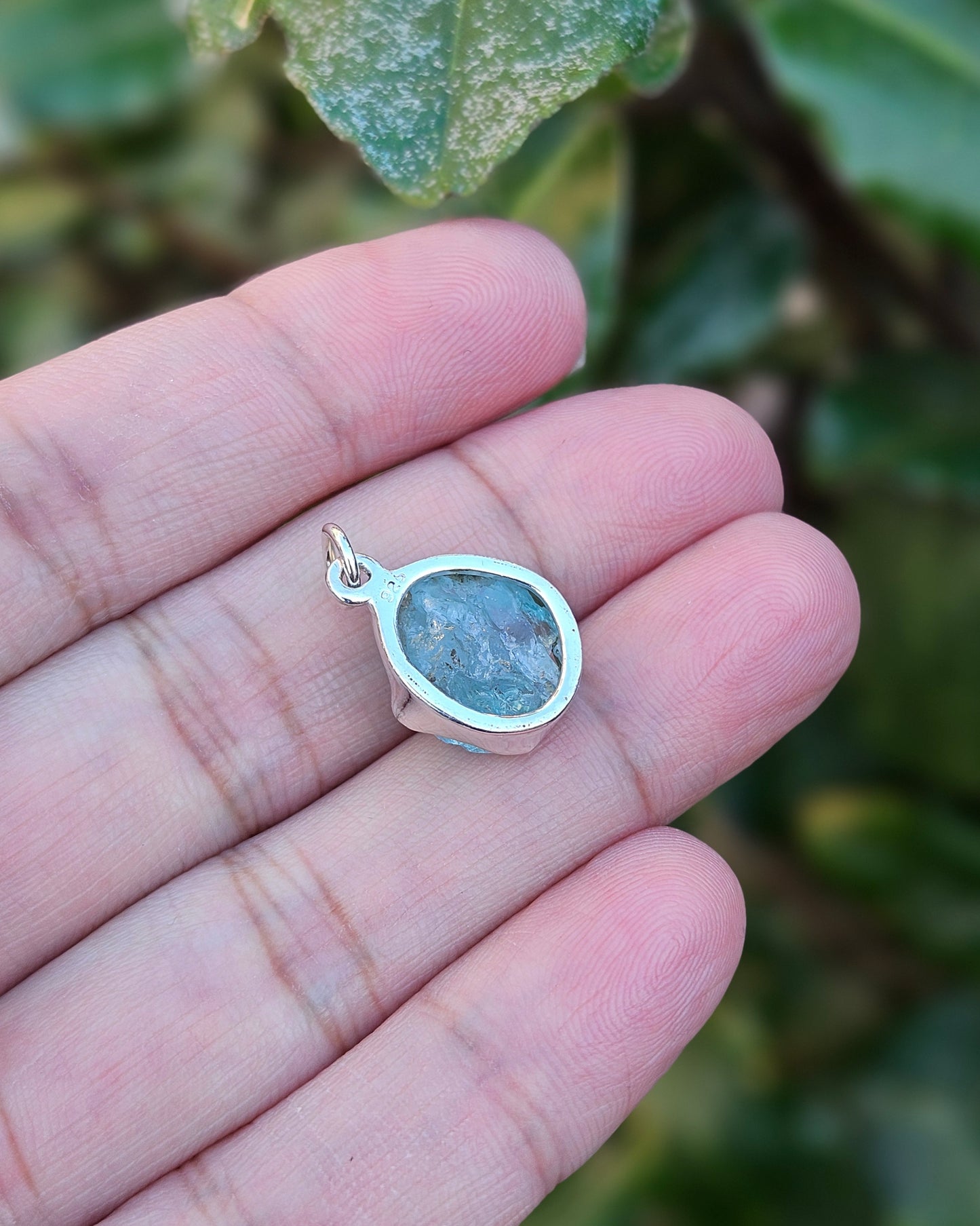 Raw Aquamarine Pendant Kaida