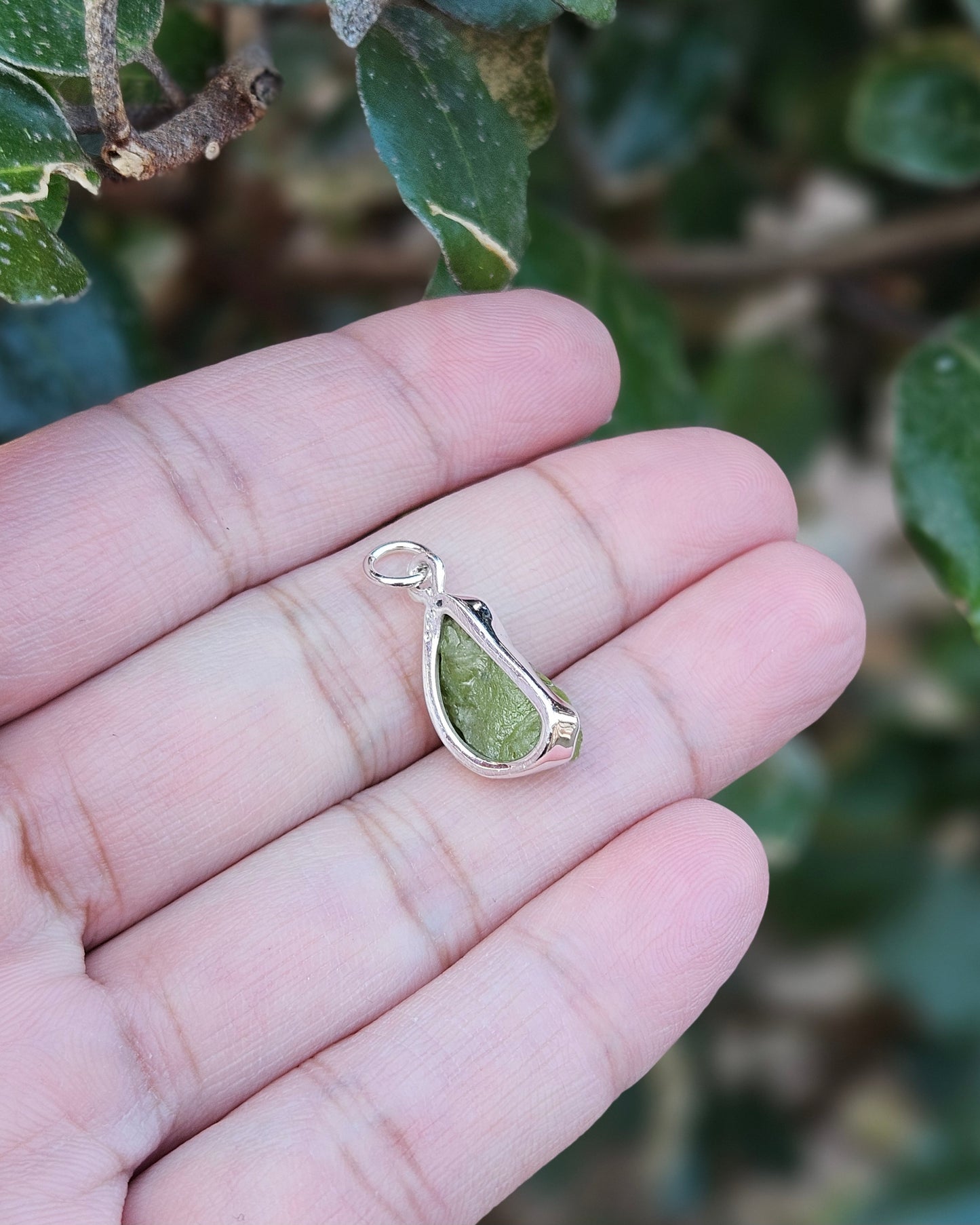 Ruwe Peridoot Hanger Zephyr