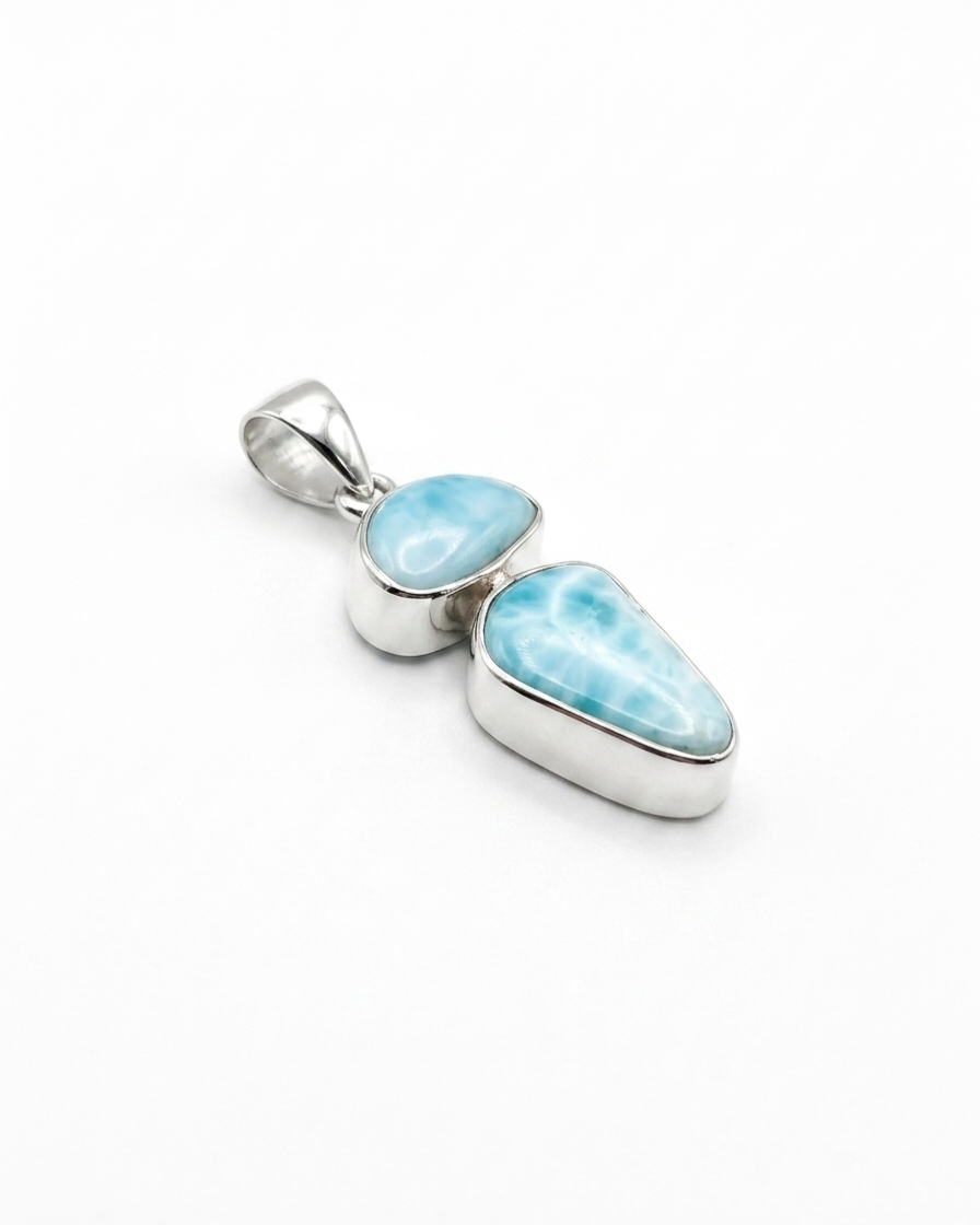 Larimar Hanger Calma