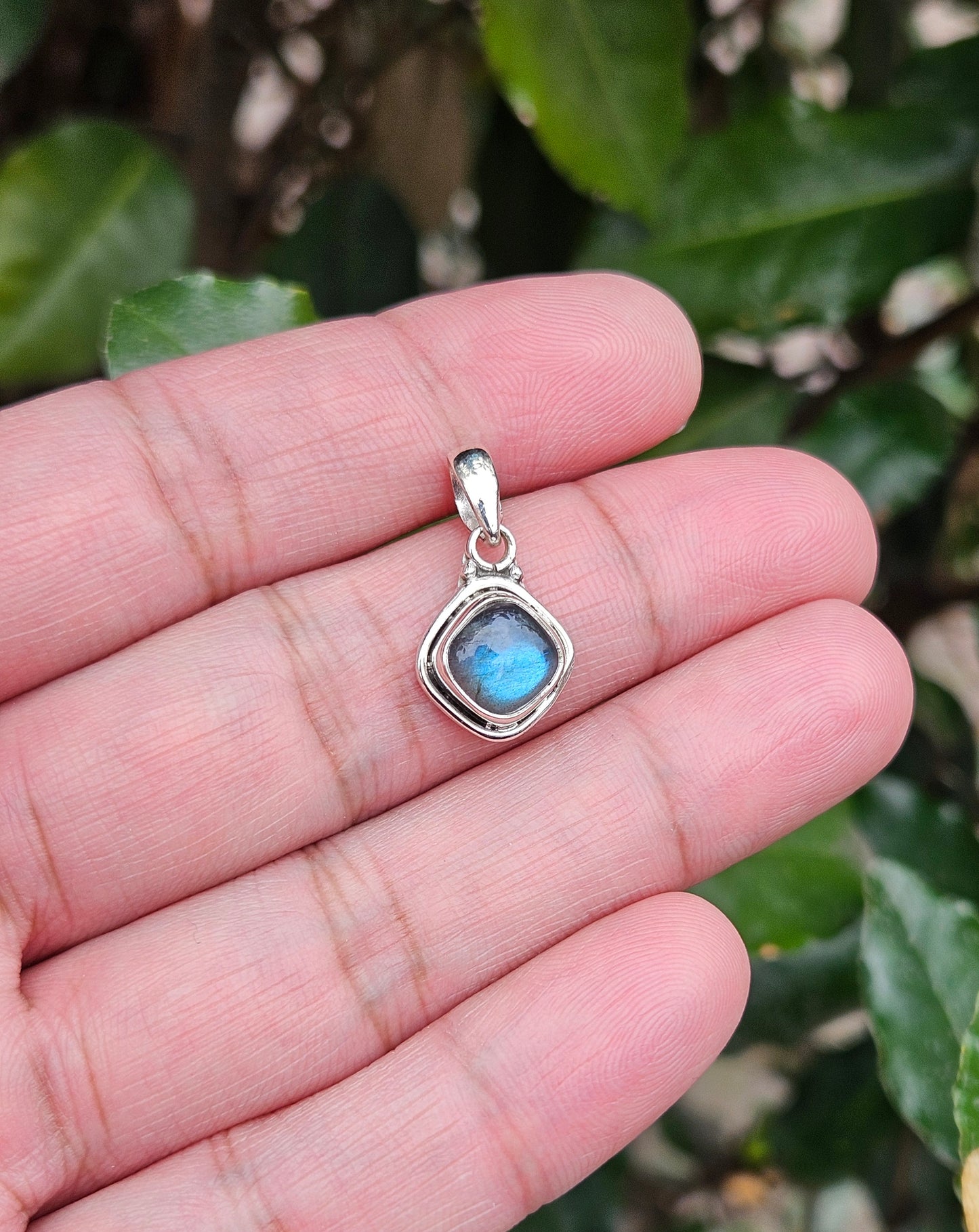 Labradorite Pendant Aidin