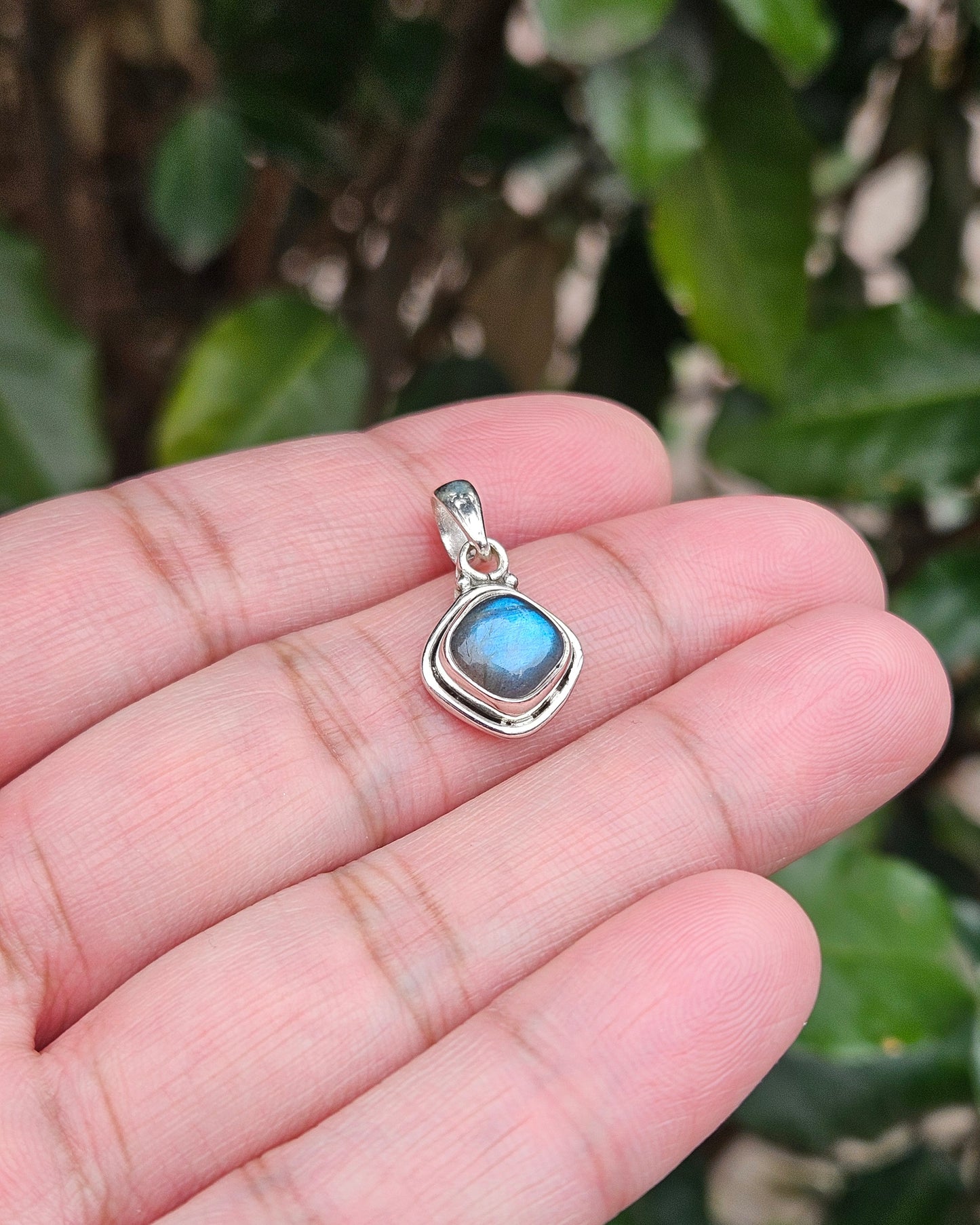 Labradorite Pendant Aidin