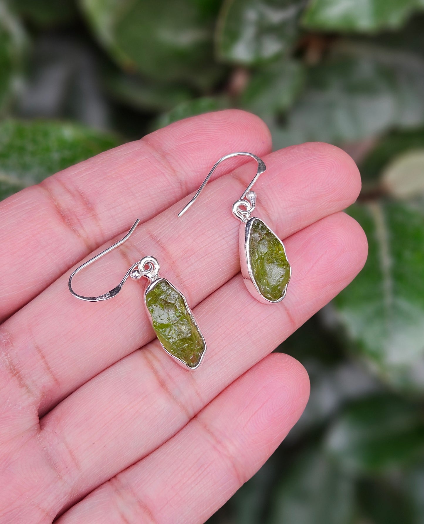 Ruwe Peridoot Oorbellen Minako