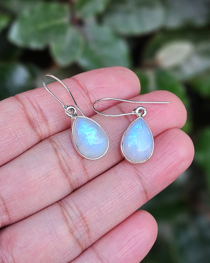 Moonstone Earrings Kuu