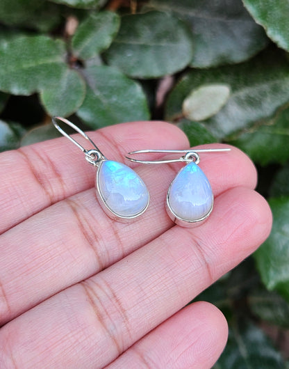 Moonstone Earrings Kuu