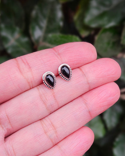 Onyx Ear Studs Noir