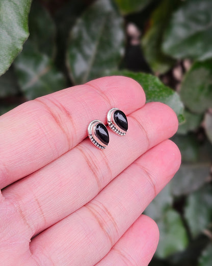 Onyx Ear Studs Noir