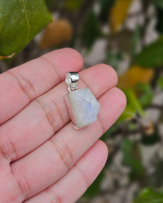 Moonstone Pendant Uma