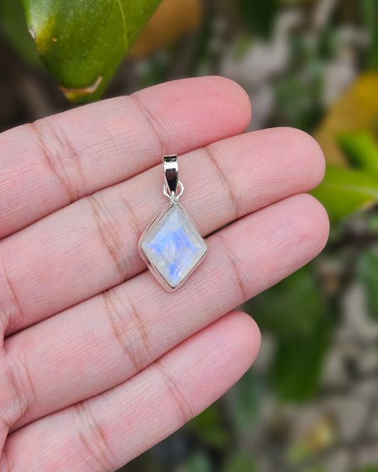 Moonstone Pendant Amana