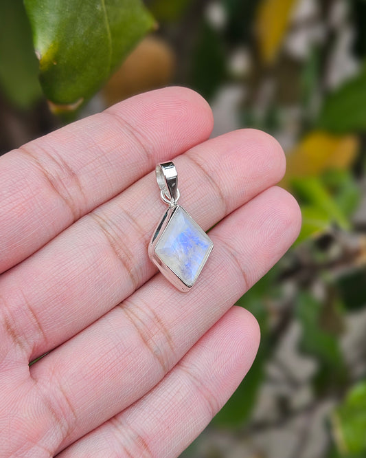 Moonstone Pendant Amana