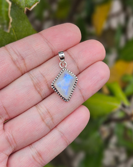 Moonstone Pendant Malak