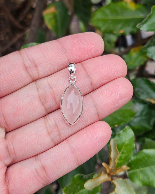Rose Quartz Pendant Amour