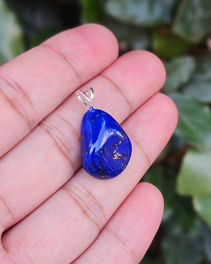 Lapis Lazuli Hanger Willa