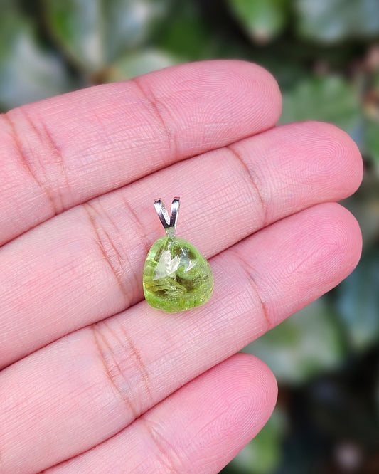 Freeform Peridot Pendant Lykke