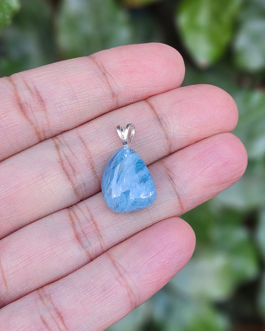 Freeform Aquamarine Pendant Noe