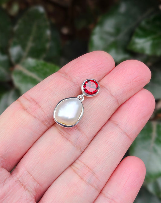 Zoetwaterparel en Granaat Hanger Corvina