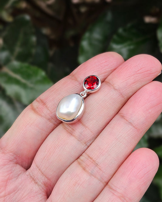 Zoetwaterparel en Granaat Hanger Corvina