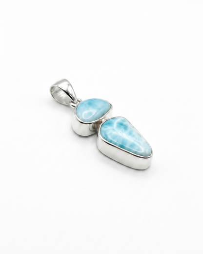 Larimar Hanger Calma