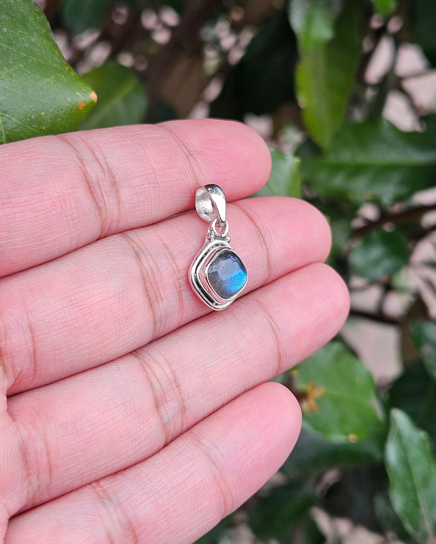 Labradorite Pendant Aidin