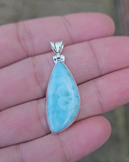 Larimar Hanger Delphine